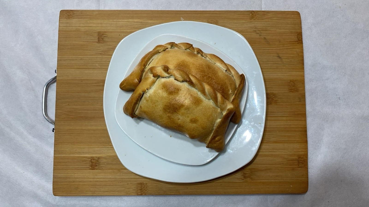Empanada Mixta (Carne y Pollo) 🥟
